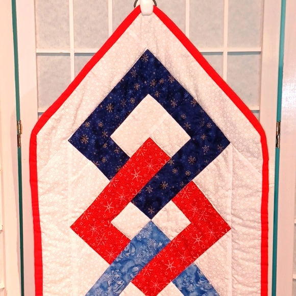 NEW! Hand Made Table Runner - Quilted Christmas / winter 5695 - Picture 4 of 6